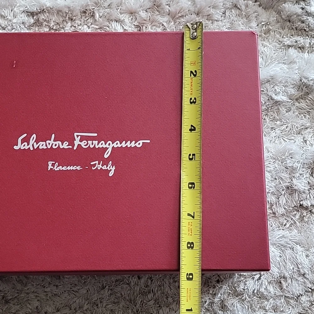 Salvatore Ferragamo shoes box - Picture 6 of 9